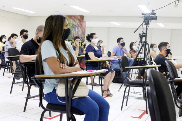 CEV Concursos anuncia retorno dos cursos presenciais